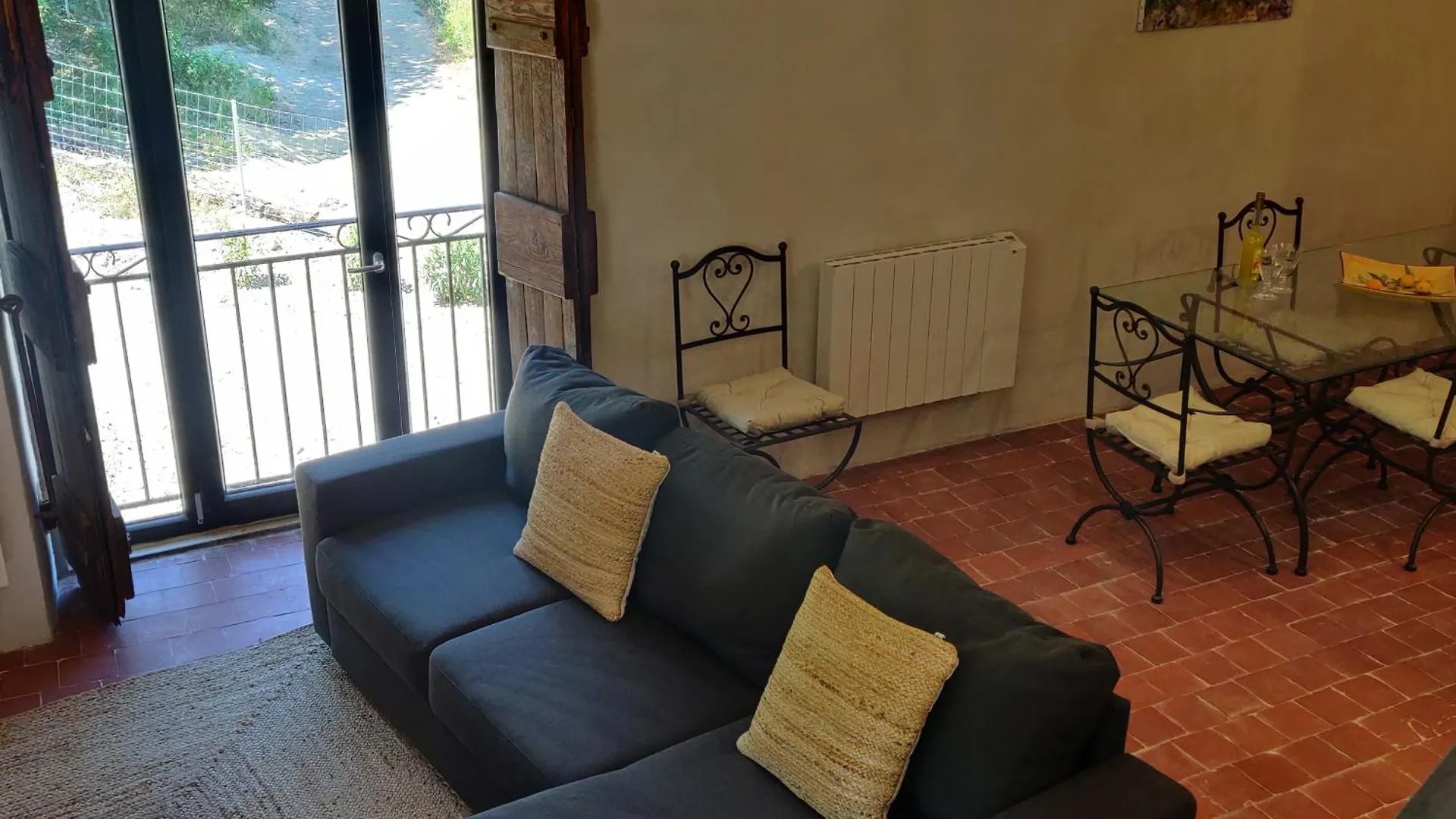 Le Mas D'Antonine Les Pilles Apartment